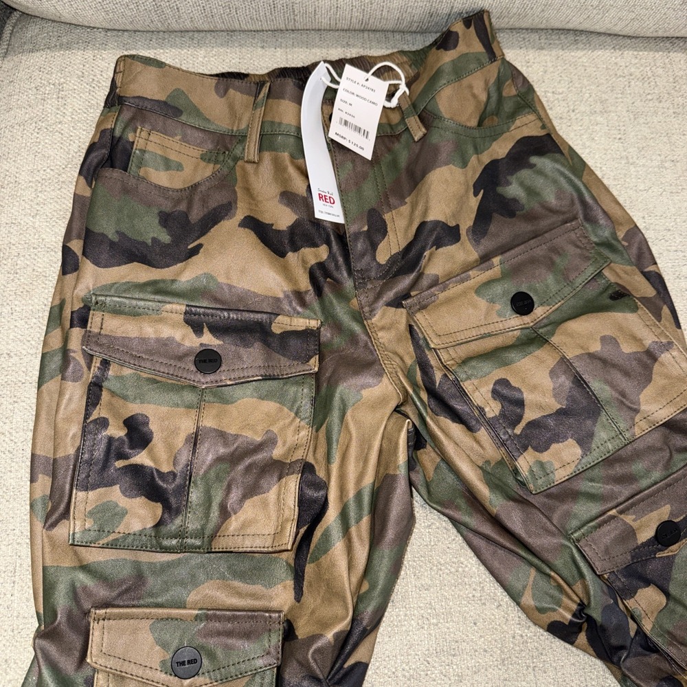 Women's "Smoke Rise Red" Camo‎ Cargo Pants in Size M NWT